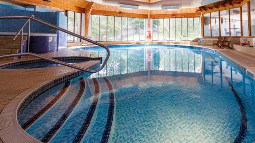 Басейн, Moness Resort in Ейберфелді