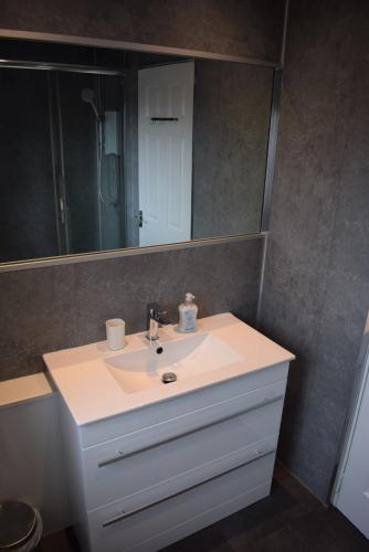 Fürdőszoba, 3 Bedroom-Kelpies Serviced Apartments Bruce in North Broomage