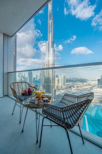 Venetian - Refined 2BR at Grande Tower, Burj & Fountain views, Дубай