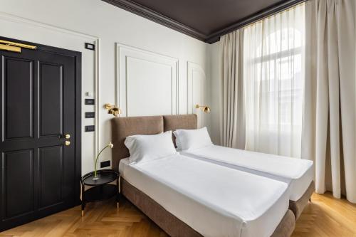 Double or Twin Room image 10
