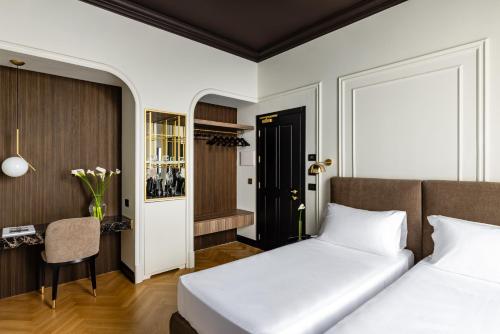 Double or Twin Room image 6