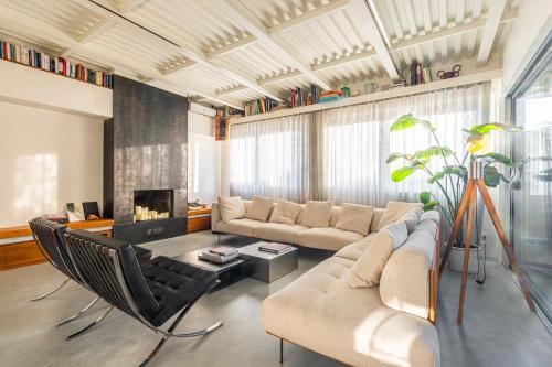 Moscova elegance and modern design with rooftop, Milán