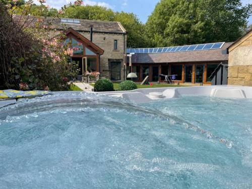 5 Bedrooms 5 En-suites HotTub Pool Table gîte à louer Slaithwaite Railway Station