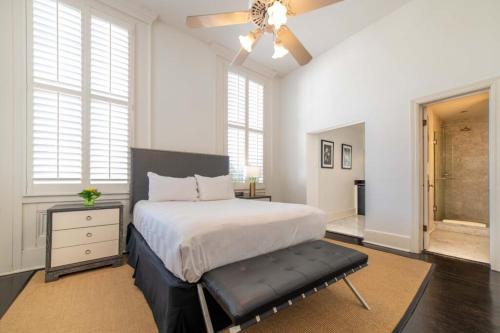 Deluxe Queen Room image 6