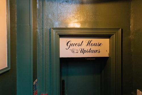 The Crown Pub & Guesthouse - image 9