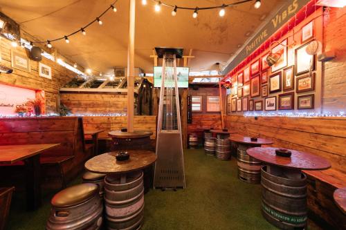 The Crown Pub & Guesthouse - image 10