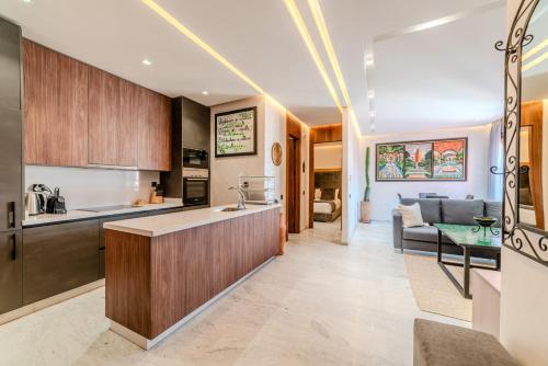 Charming Apartment in Hyper Center Modernity - image 2