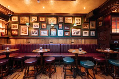 The Crown Pub & Guesthouse in Shoreditch