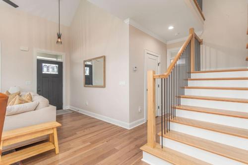 Brand New Modern House - Walk to Main Street in 南卡羅來納州特拉夫勒斯雷斯特(SC)