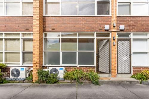 Domi Rentals - The Murra Apartment in Caulfield