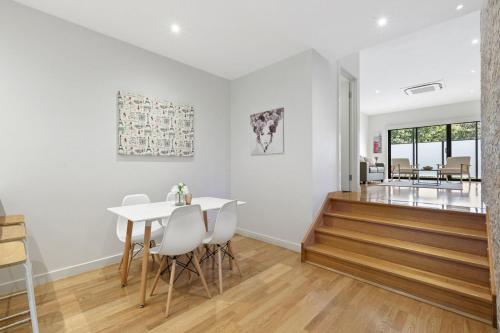 Domi Rentals - The Atkinson Home in Chadstone