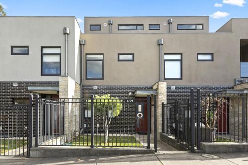 Domi Rentals - The Atkinson Home in Chadstone