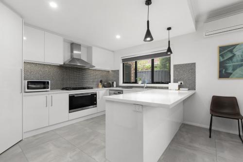Domi Rentals - The Cantala Residence, Clayton North