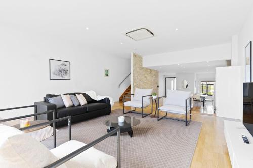 Domi Rentals The Chadstone Homes in Chadstone