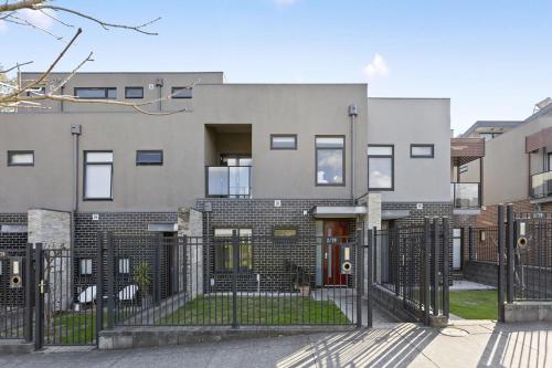 Domi Rentals The Chadstone Homes in Chadstone