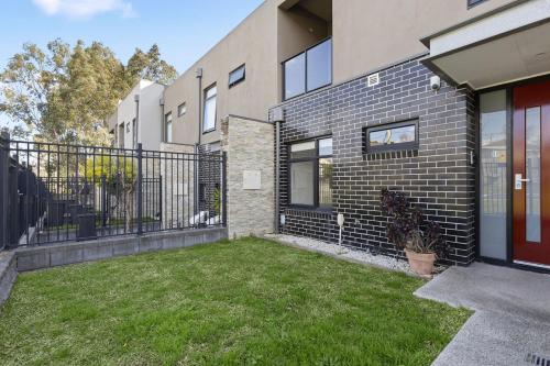Domi Rentals The Chadstone Homes in Chadstone