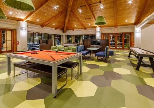 1BD condo with pools activities center etc onsite in Scottsdale - image 5