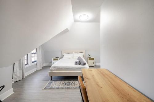 2 Bed Apt in BlackRock by beach