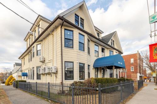 2 Bed Apt in BlackRock by beach