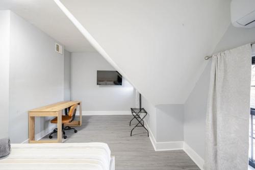 2 Bed Apt in BlackRock by beach