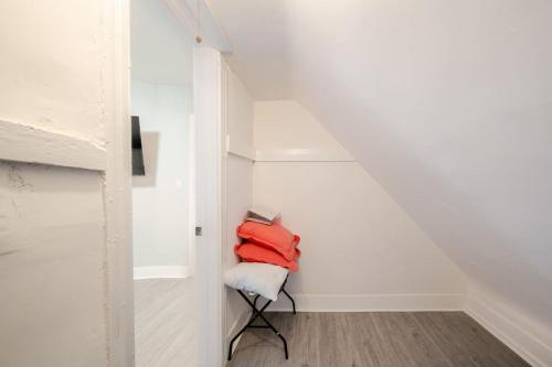 2 Bed Apt in BlackRock by beach