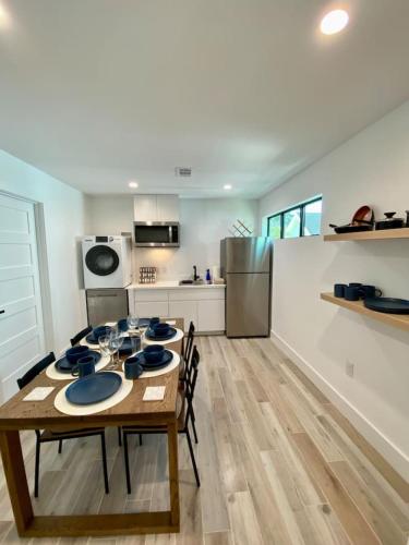 Secure Cozy Tiny Home Central Houston Secure Cozy Tiny Home Central Houston