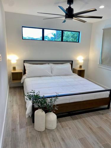 Secure Cozy Tiny Home Central Houston Secure Cozy Tiny Home Central Houston