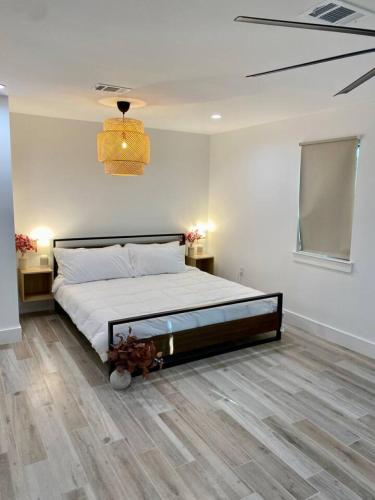 Secure Cozy Tiny Home Central Houston Secure Cozy Tiny Home Central Houston