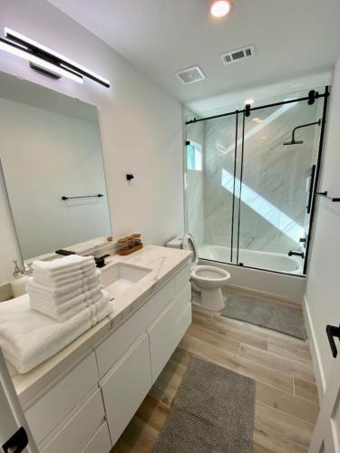 Secure Cozy Tiny Home Central Houston Secure Cozy Tiny Home Central Houston