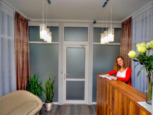 Golden Gate Inn - image 14