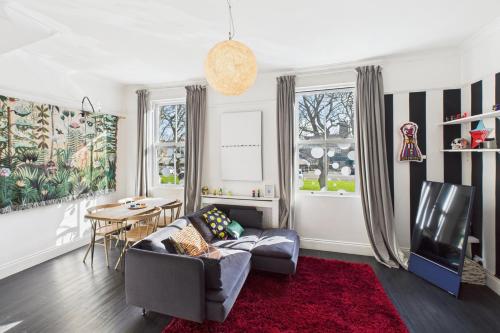 Host & Stay - The Artists Pad