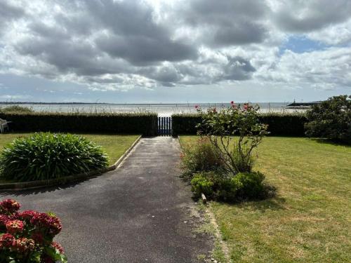 Appartement rénové en bord de mer avec terrasse - 4 pers, proche plage et port - FR-1-481-162 (Appartement renove en bord de mer avec terrasse - 4 pers, proche plage et port - FR-1-481-162) in Kerleven