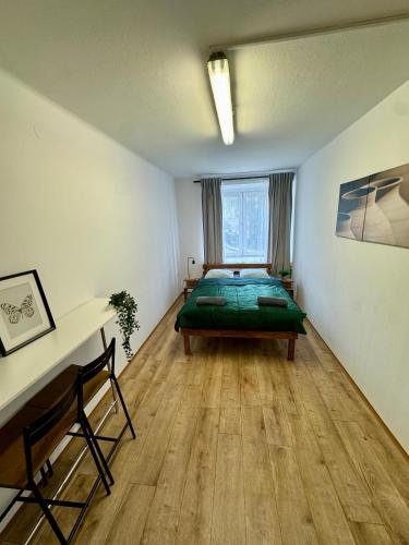 room detail thumbnail 2