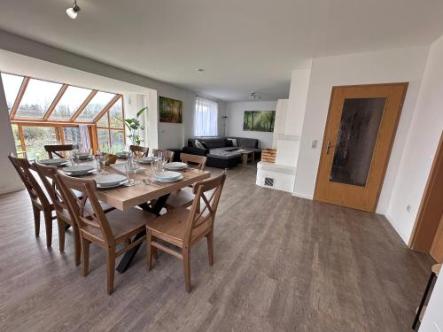 Haus Ostseesprung - Fewo Sarah Hochparterre gratis WLAN, Parkplatz und gem Garten, Bad Doberan