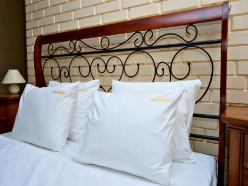 Golden Gate Inn - image 11