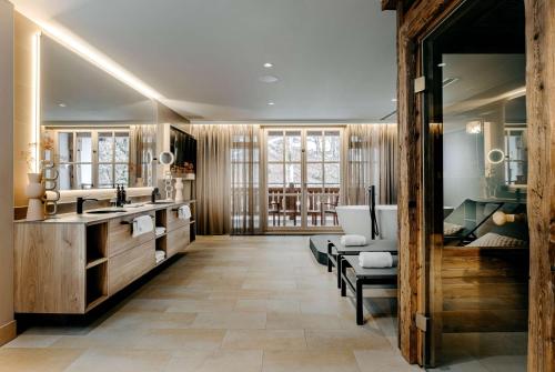 حمام, Grand Tirolia Kitzbühel - Member of Hommage Luxury Hotels Collection (Grand Tirolia Kitzbuhel - Member of Hommage Luxury Hotels Collection) in كيتزبول