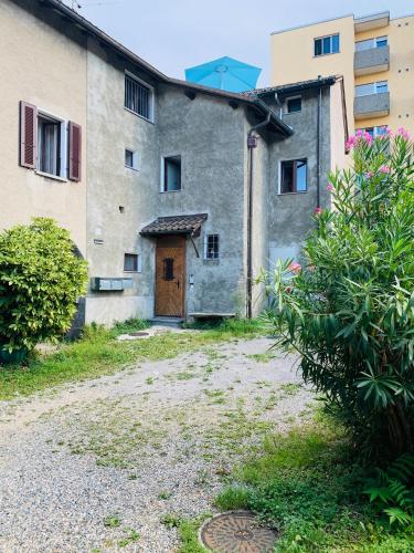 Duplex in casa rurale con cortile privato in Sorengo