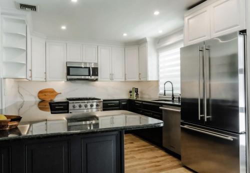 Kitchen, Luxurious Home Away from Home ! 30 minutes to NYC ! in Rochelle Park (NJ)