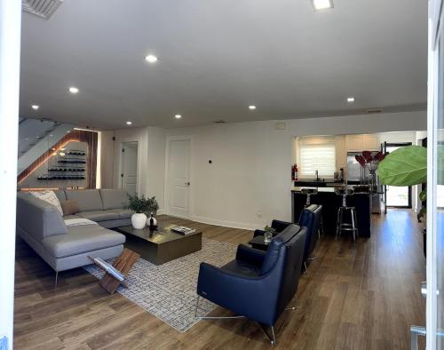 Luxurious Home Away from Home ! 30 minutes to NYC !