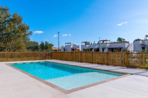 AGENCE JF IMMO - Apt 4 pers climatisation piscine et parking 300 m plages V0775 in Vias