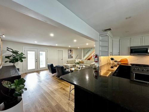 Luxurious Home Away from Home ! 30 minutes to NYC ! in Rochelle Park (NJ)