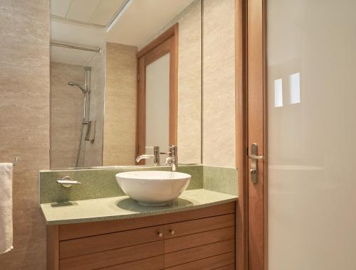 Twin / Double Room Inland View image 1