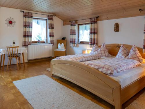 Apartment with Mountain View