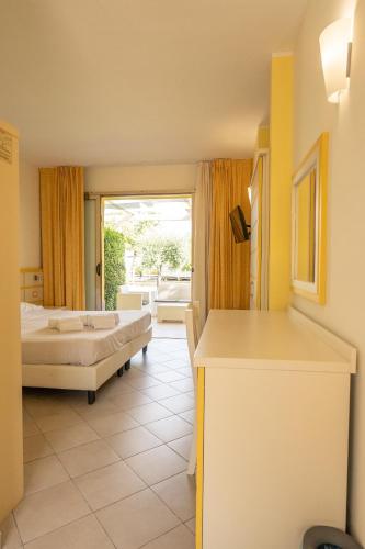 Hotel Baia Di Trainiti – Porto Salvo, NV
