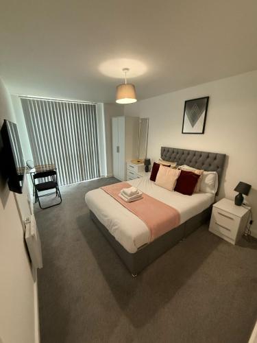 Luxury 2br Apartment In Central - Tap to explore photos