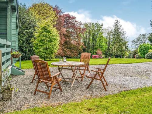 Dārzs, Rustic Secluded Hidden Gem At Rockhall in Mouswald