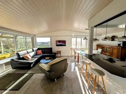 Renovated Villa with HotTub in La Neuveville, Schweiz