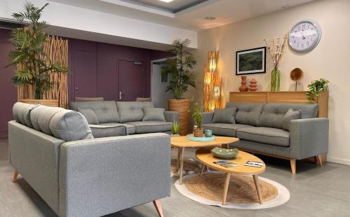 共用Lounge/電視區, Zenao Appart'hôtels Challans in 沙朗