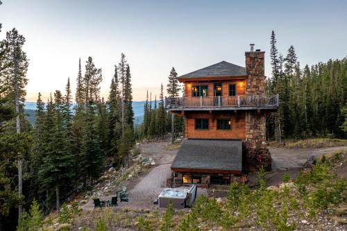 Big Sky Fire Towers - Two Home Compound - Sleeps 16!