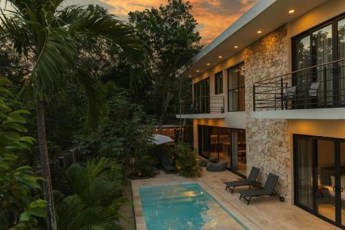 Casa LAAK, luxury villa, 5 br, 7 bt, heated pool